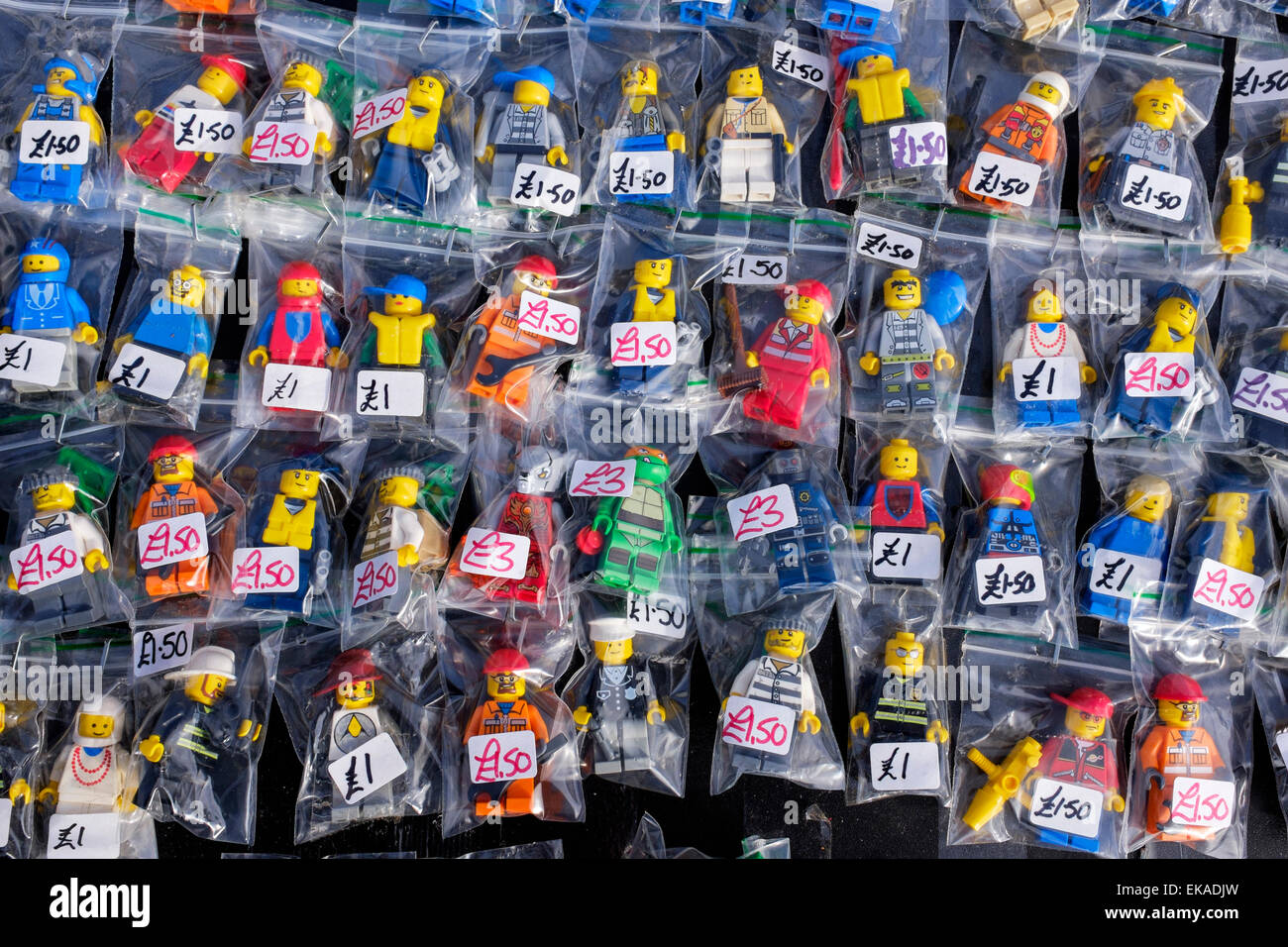 Une sélection de chiffres et de modèles Lego d'occasion à vendre, Ayrshire, Scotland, UK Banque D'Images