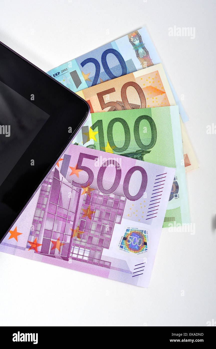 Tablette tactile et billets en euros, Close up Banque D'Images