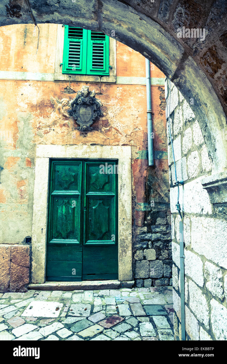 Détail de construction, Stari Grad (vieille ville), la baie de Kotor, site classé au Patrimoine Mondial de l'UNESCO, Kotor, Monténégro, Europe Banque D'Images