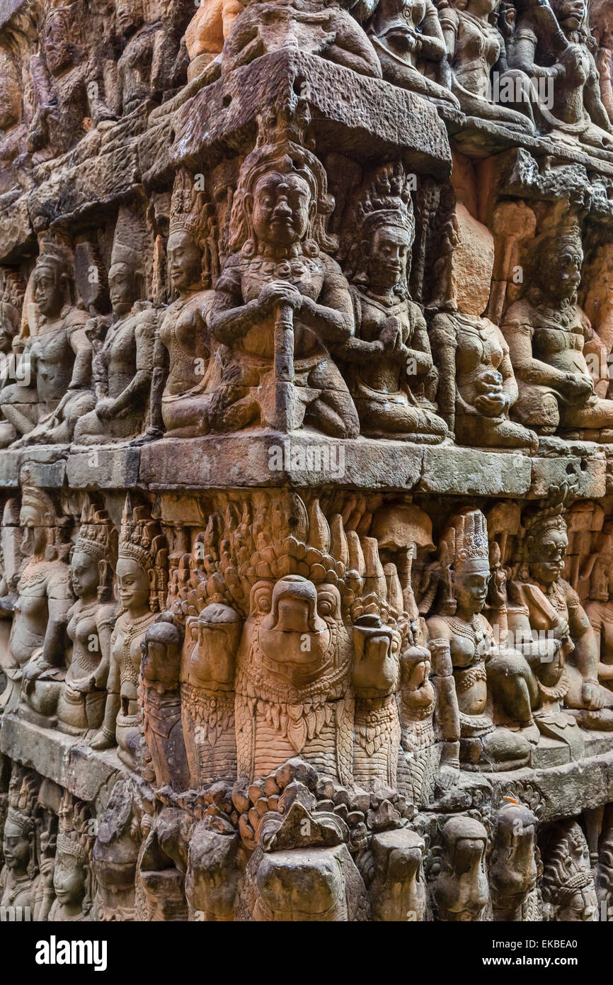 Dans les sculptures de l'Apsara terrasse du Roi Lépreux à Angkor Thom, Angkor, Cambodge, l'UNESCO, l'Indochine, l'Asie du Sud-Est, Asie Banque D'Images