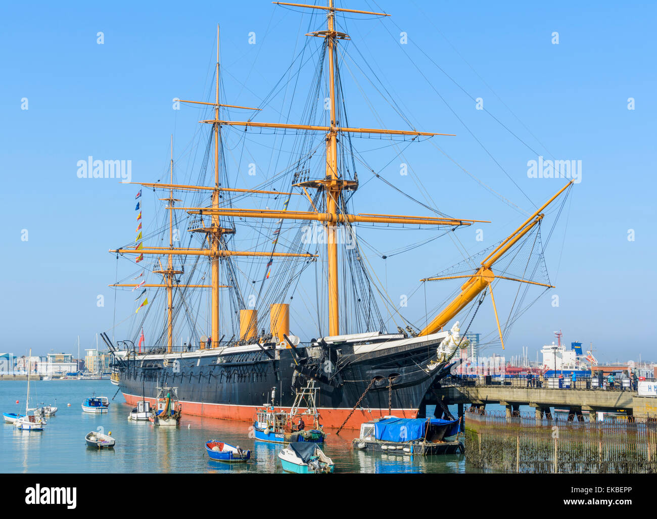 Le HMS Warrior bateau dans les quais dans le port de Portsmouth, Portsmouth, Hampshire, England, UK. Ancien navire de guerre en bois. Banque D'Images