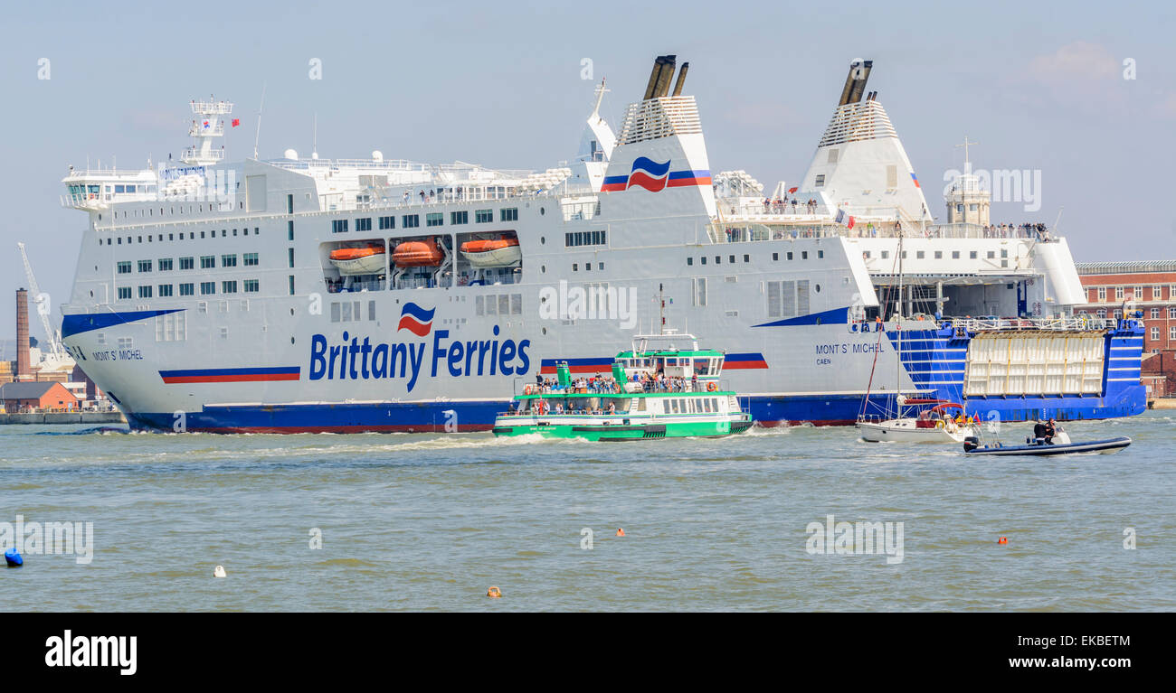 Mont St Michel bateau de croisière le nanisme esprit de Gosport ferry de Brittany Ferries dans le port de Portsmouth, Royaume-Uni. Banque D'Images