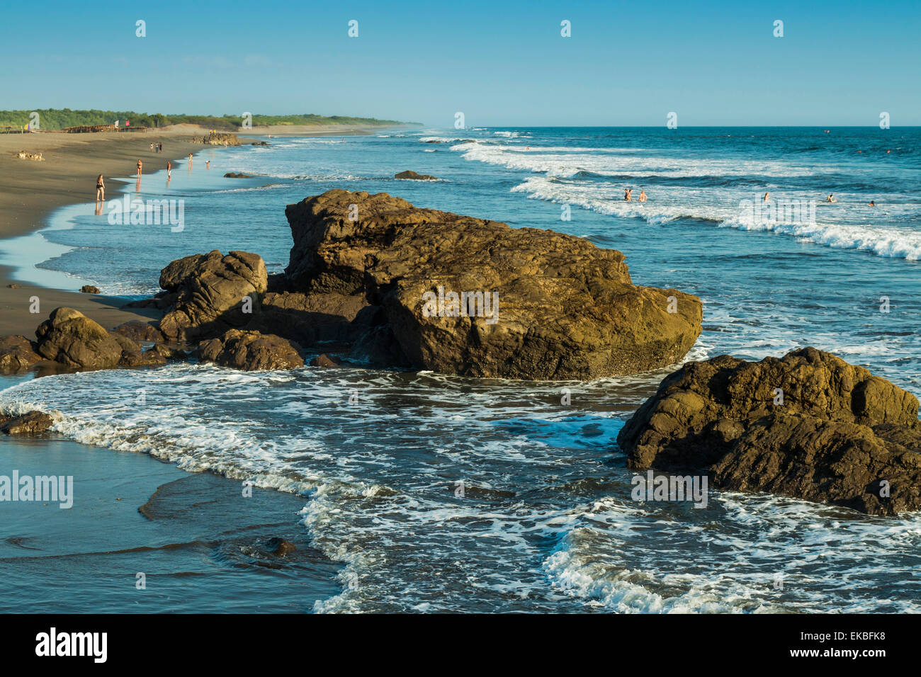 Poneloya Beach, un peu populaires Surf resort de la côte du Pacifique, à l'ouest de la ville de Leon, Leon, Nicaragua, Amérique Centrale Banque D'Images