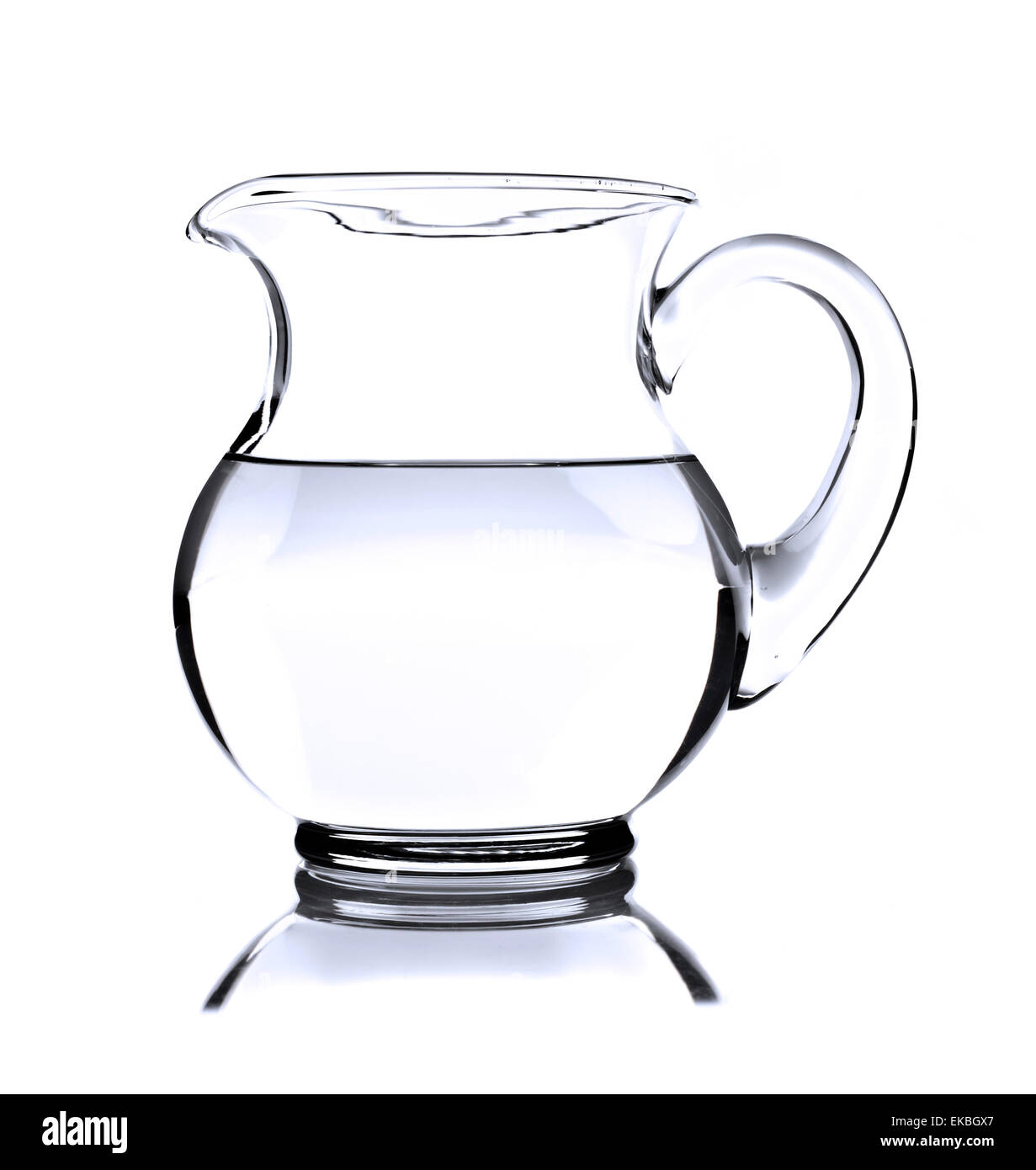 Une carafe d'eau isolé sur blanc Photo Stock - Alamy