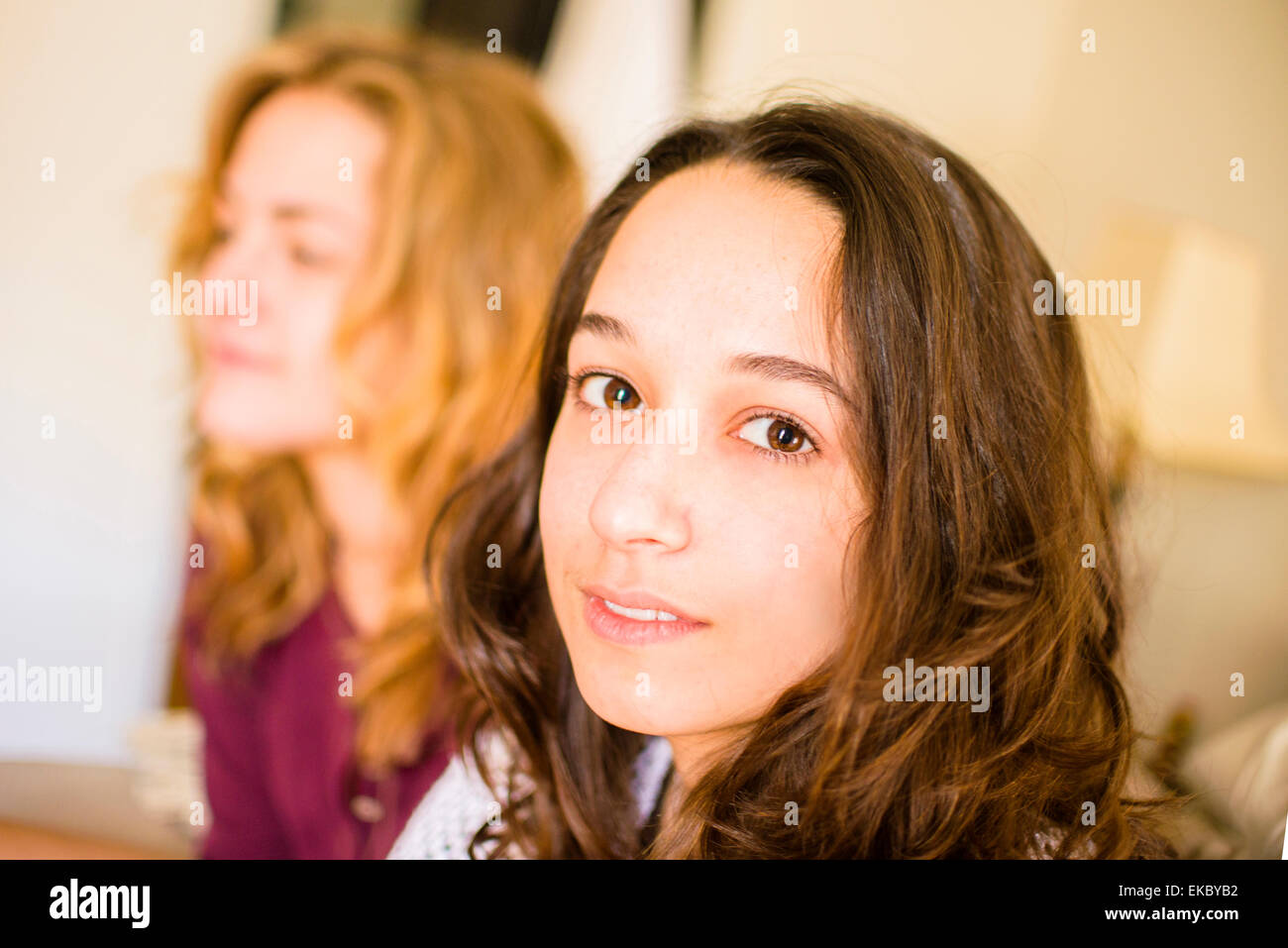 Close up portrait of woman sitting on sofa Banque D'Images