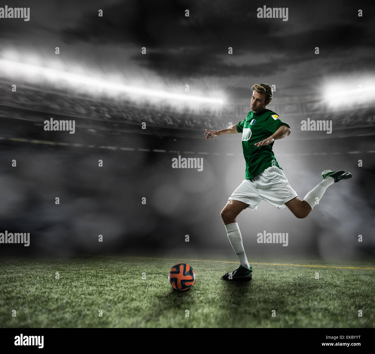Kicking football ball Banque D'Images