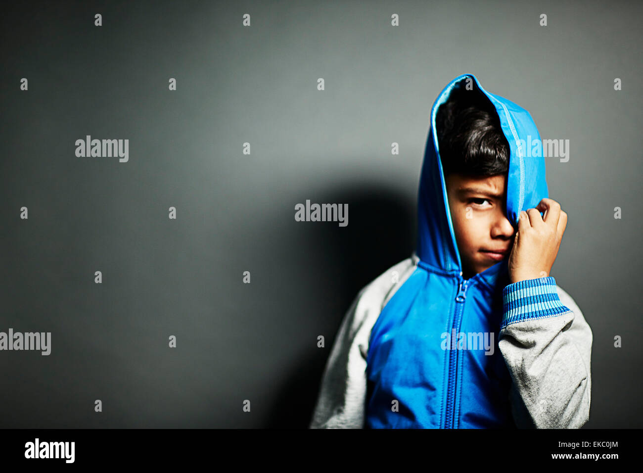 Boy wearing hooded top Banque D'Images