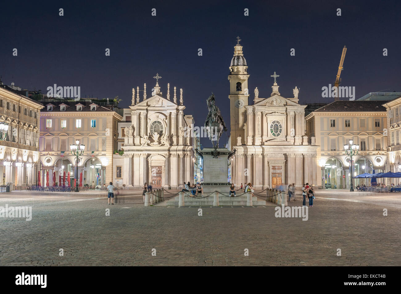 Piazza San Carlo Turin, en vue de la nuit de la Piazza San Carlo dans le centre de Turin, notamment le San Carlo Borromeo et Santa Cristina d'églises, de l'Italie. Banque D'Images