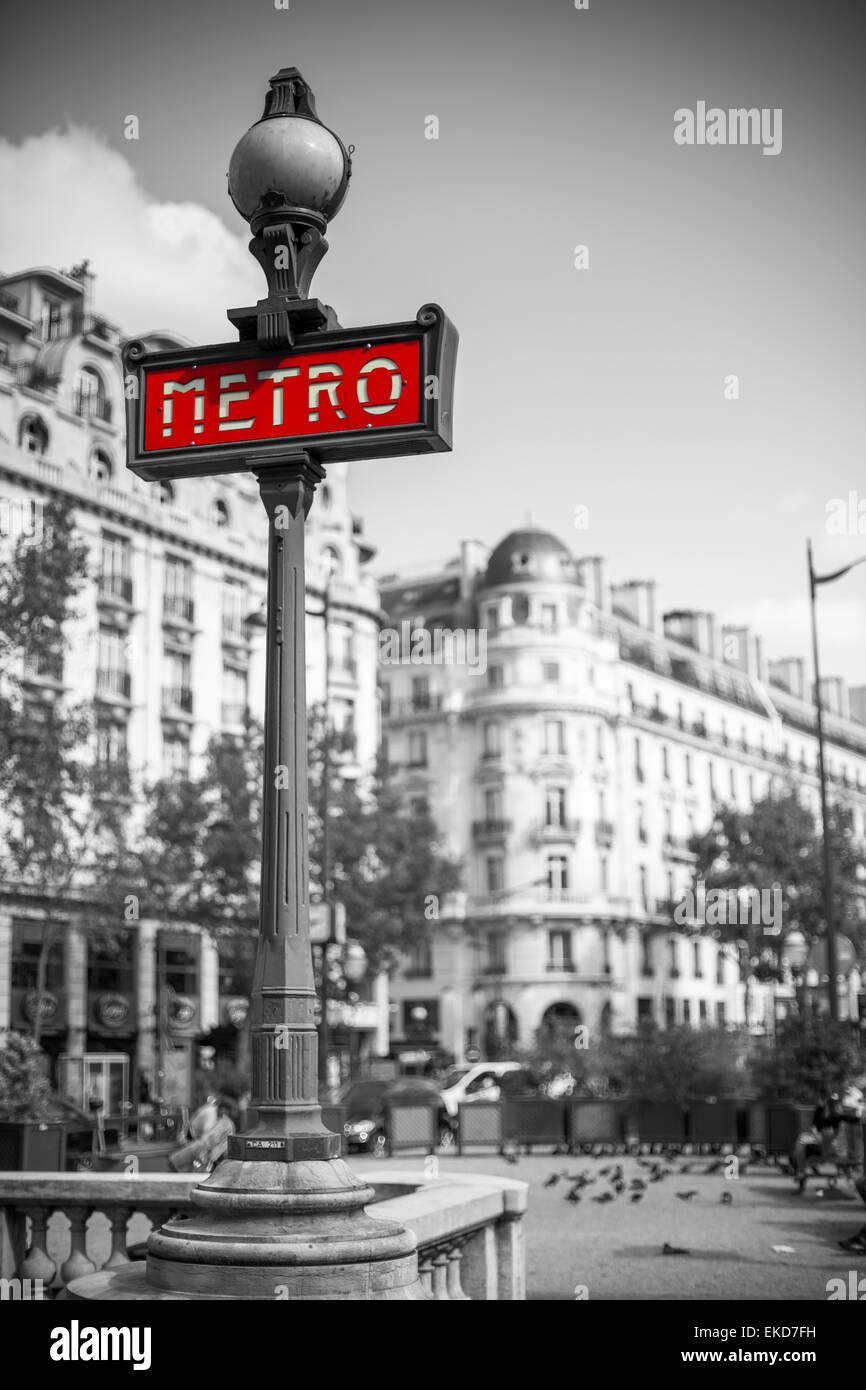 Metro sign pour le transport en métro à Paris Banque D'Images