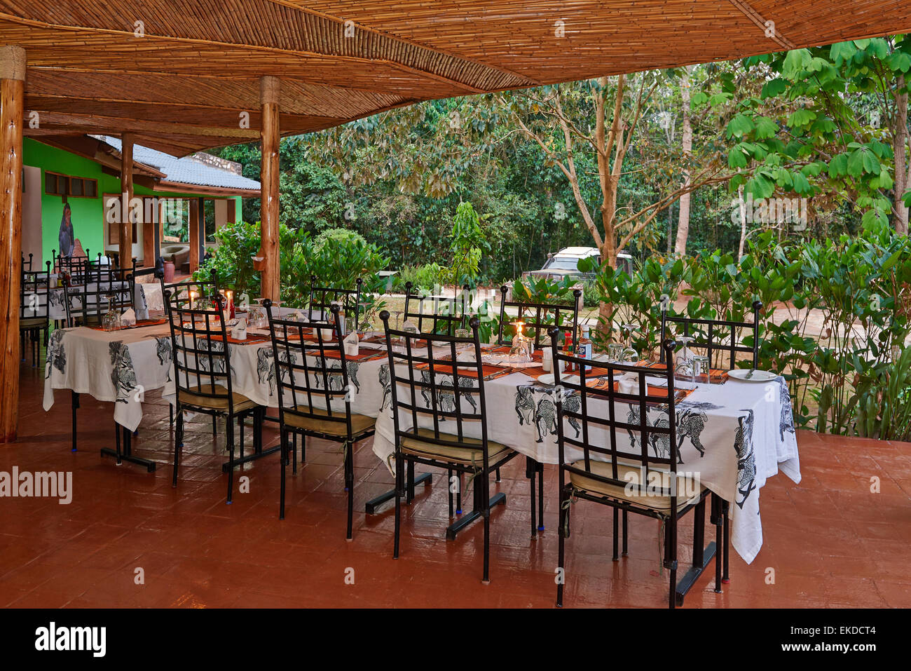 Restaurant de Primate Lodge Kibale, parc national de Kibale, Fortal, portail de l'Ouganda, l'Afrique Banque D'Images