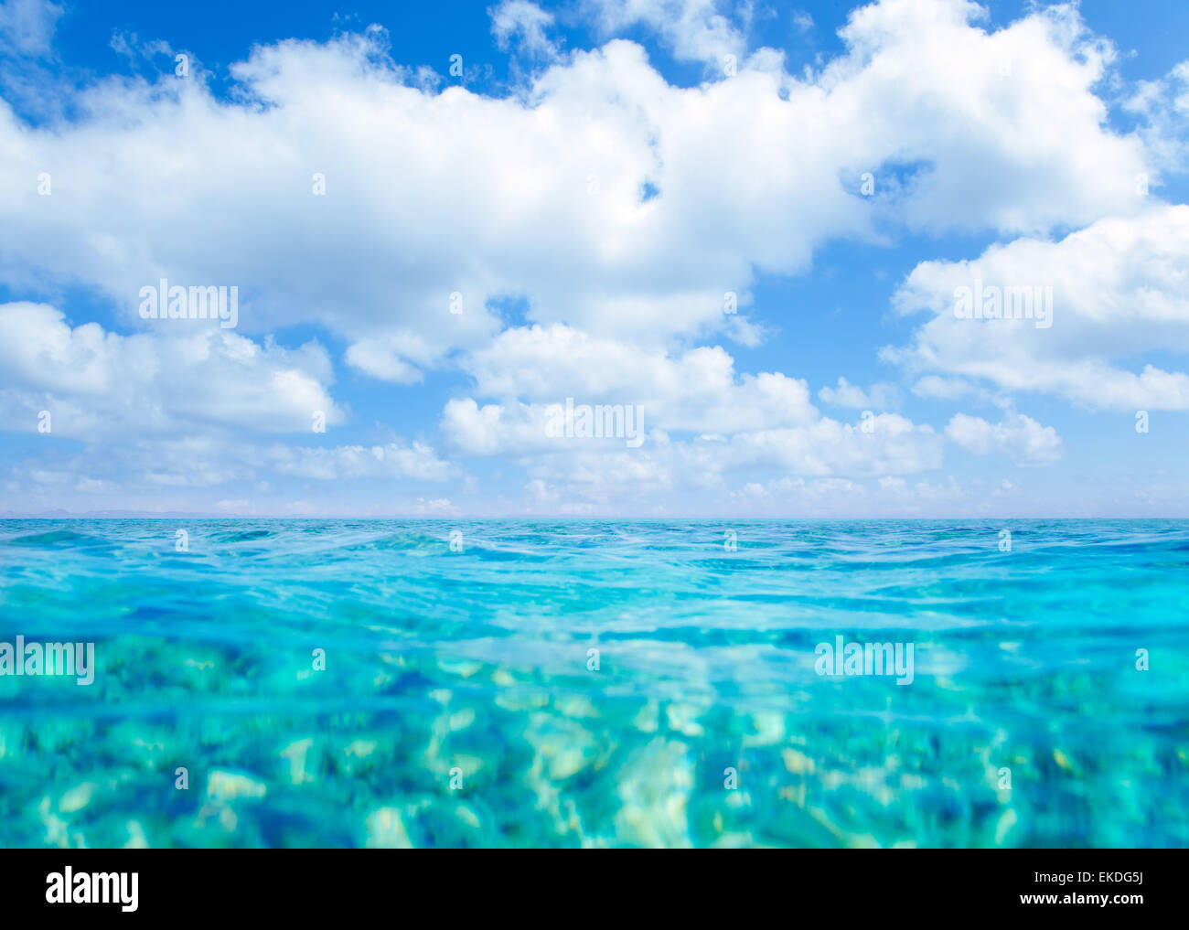 Belearic sous la mer turquoise, ciel bleu Banque D'Images