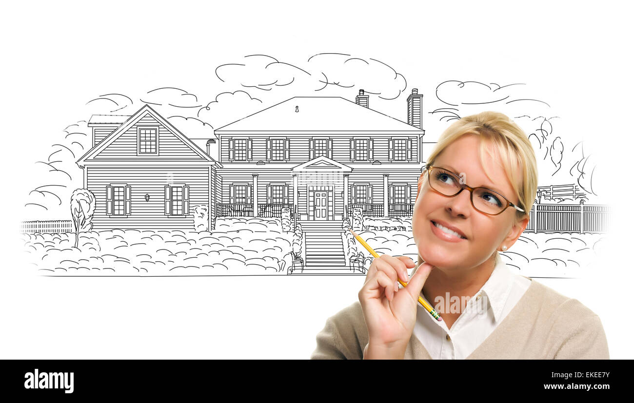 Femme avec plus de crayon dessin Maison sur fond blanc. Banque D'Images