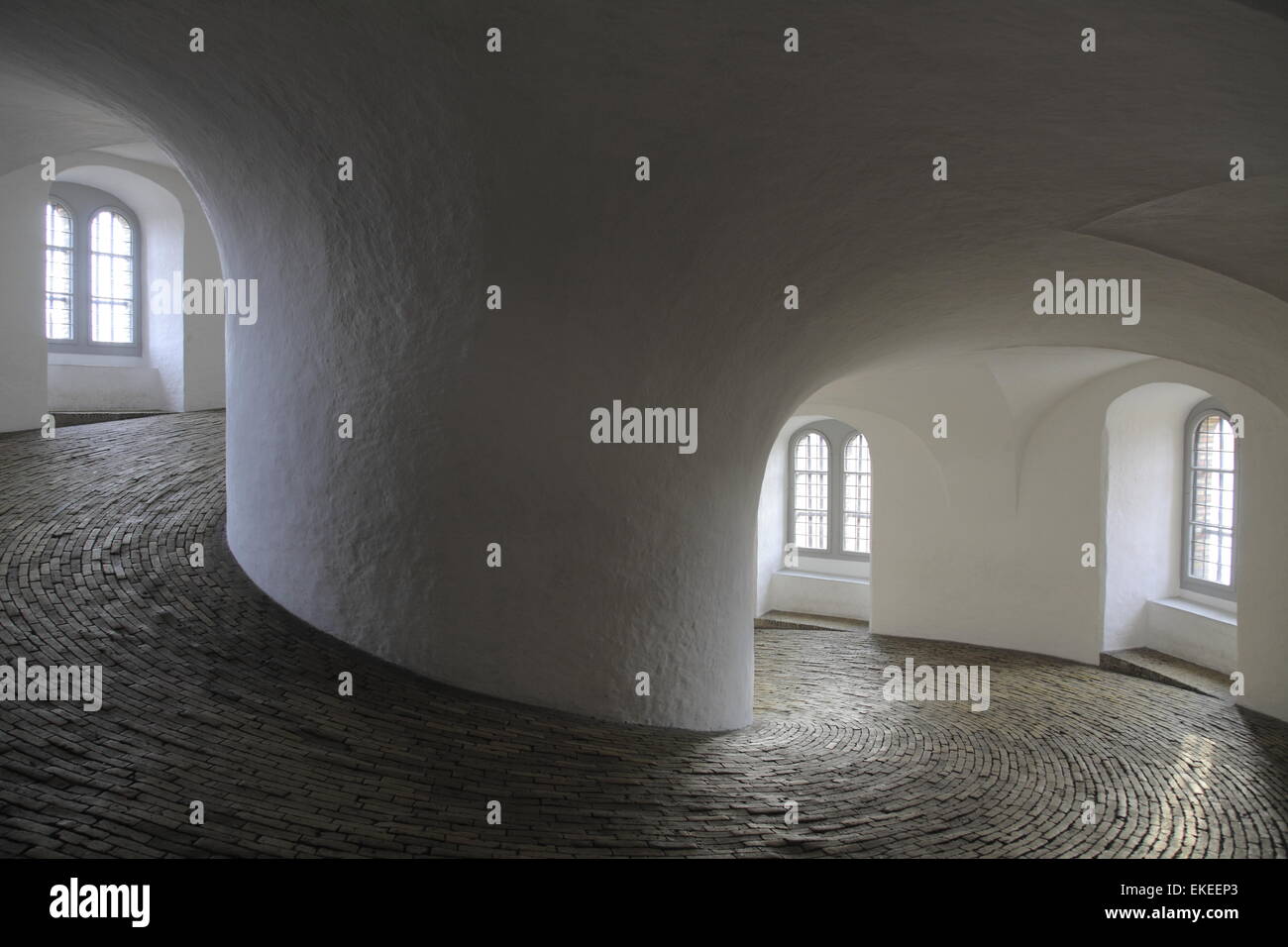 Vue de l'intérieur de la rampe en spirale de la Rundetarn 17e siècle tour ronde de l'observatoire astronomique à Copenhague, Danemark Banque D'Images