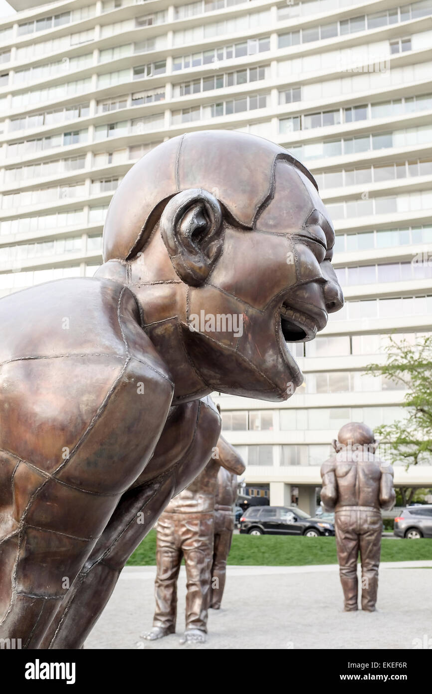 A-maze-ing rire sculpture en bronze de Yue Minjun, Morton Park à Vancouver, Canada Banque D'Images