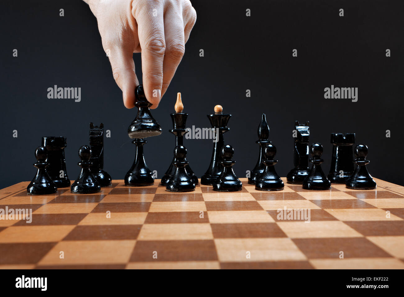 La main se déplace pion d'échecs Banque D'Images