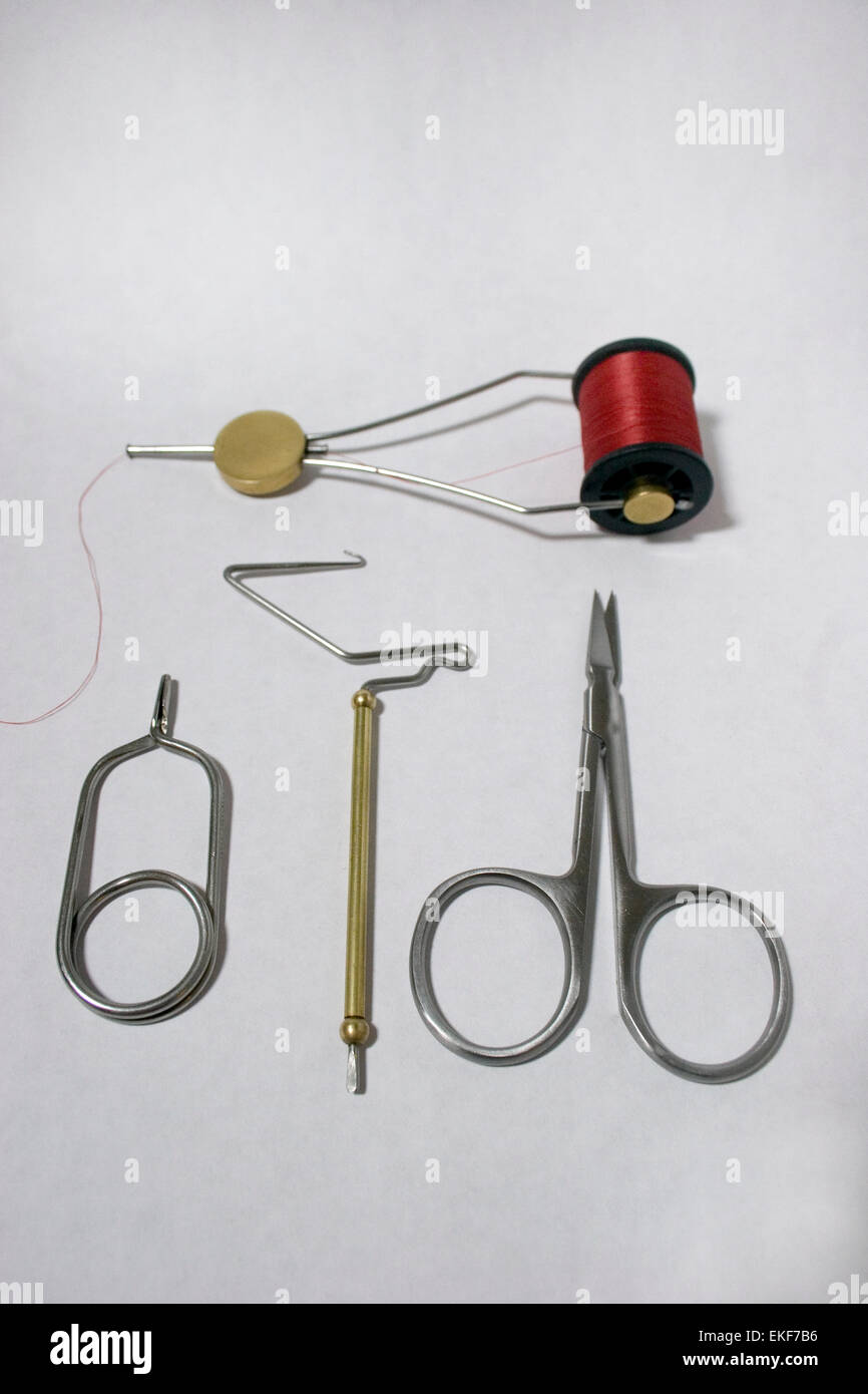 Kit de matériel de montage de mouches tie fil de navette whip-ciseaux pince hackle module de finition. Banque D'Images