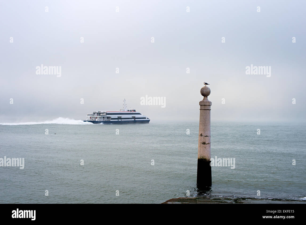 Ferry de Lisbonne à Almada. Portugal Banque D'Images