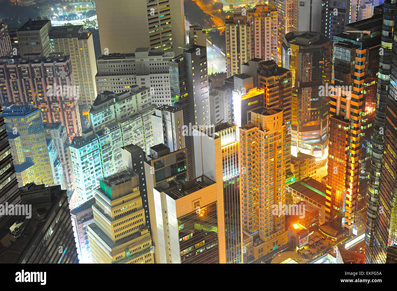 Vue aérienne du centre-ville de Hong Kong de la densité dans la nuit Banque D'Images