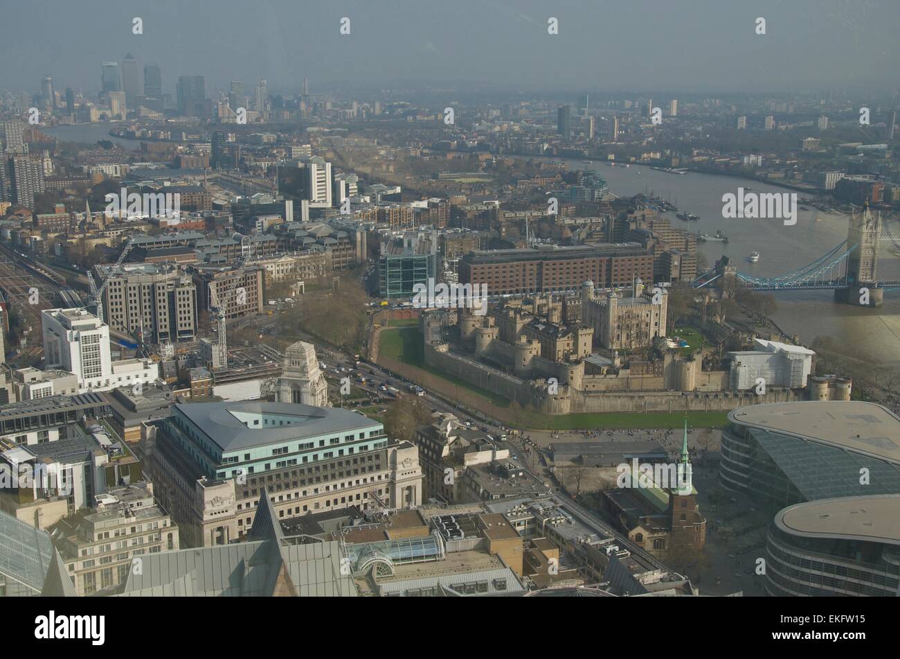 Vue de Londres du ciel jardin en haut de 20 Fenchurch Street, face à l'est vers Canary Wharf, London, England, UK Banque D'Images