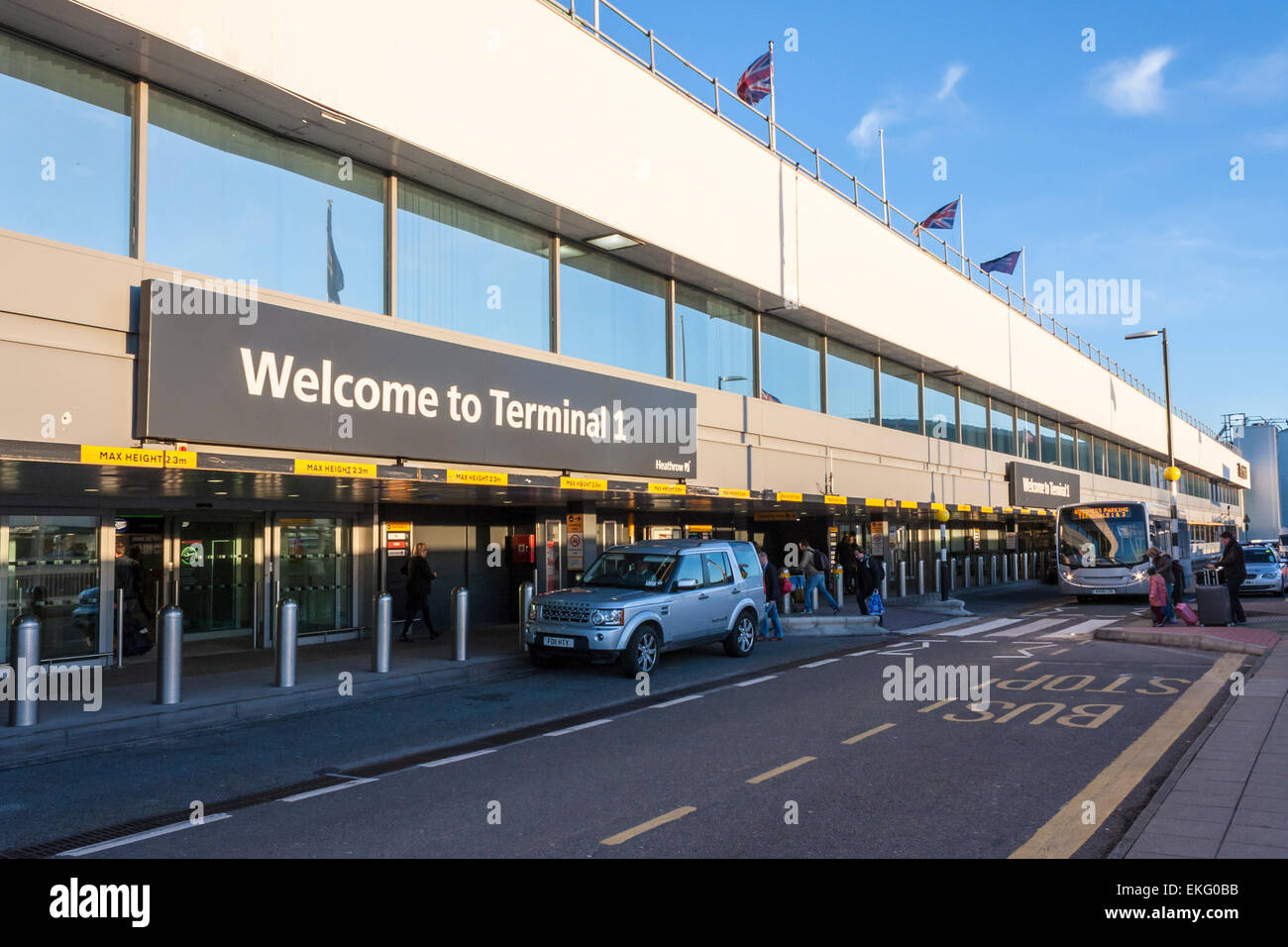 L'aéroport d'Heathrow Terminal 1 bâtiment de départ, London, England, GB, UK Banque D'Images