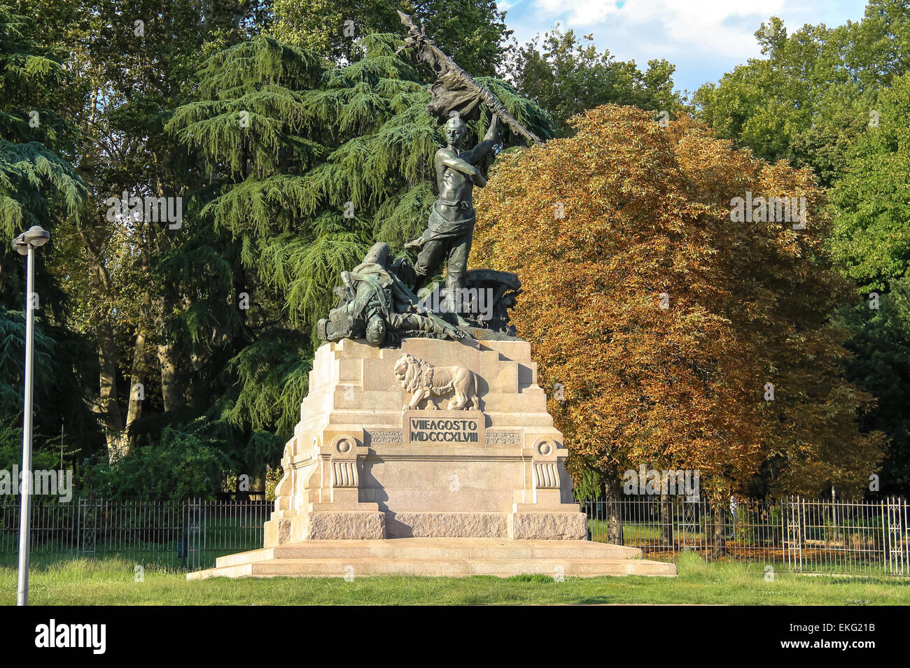Monument à Août 8, 1848 (Monumento ai caduti del VIII Agosto 1848) dans le parc Montagnola. Bologne, Italie Banque D'Images