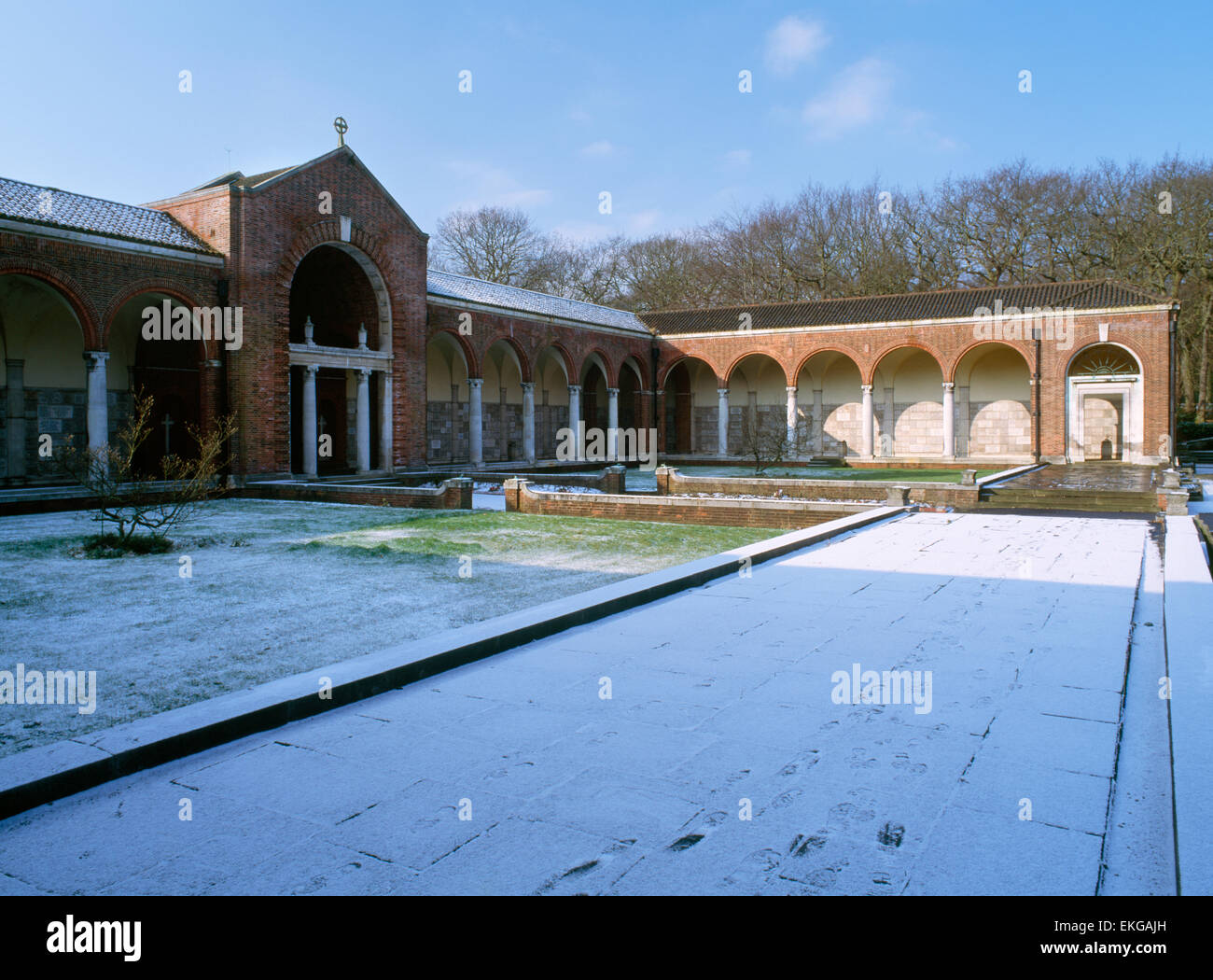 Le Columbaruim et le cloître d'Ashurst Lodge & Cimetière crématorium, Leeds, West Yorkshire, Angleterre Banque D'Images