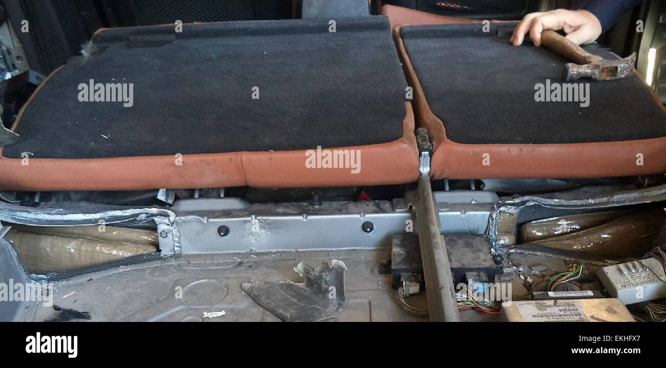 Des agents du CBP au port de Nogales ont arrêté un homme qui tentait de faire passer en contrebande plus de 18 livres d'héroïne du Mexique aux États-Unis Banque D'Images