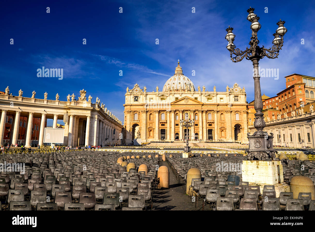 Lever du soleil à la basilique Saint Pierre du Vatican, l'Église catholique religieux principaux, le Saint-Siège et le Pape résidence. Historique de l'Italie. Banque D'Images