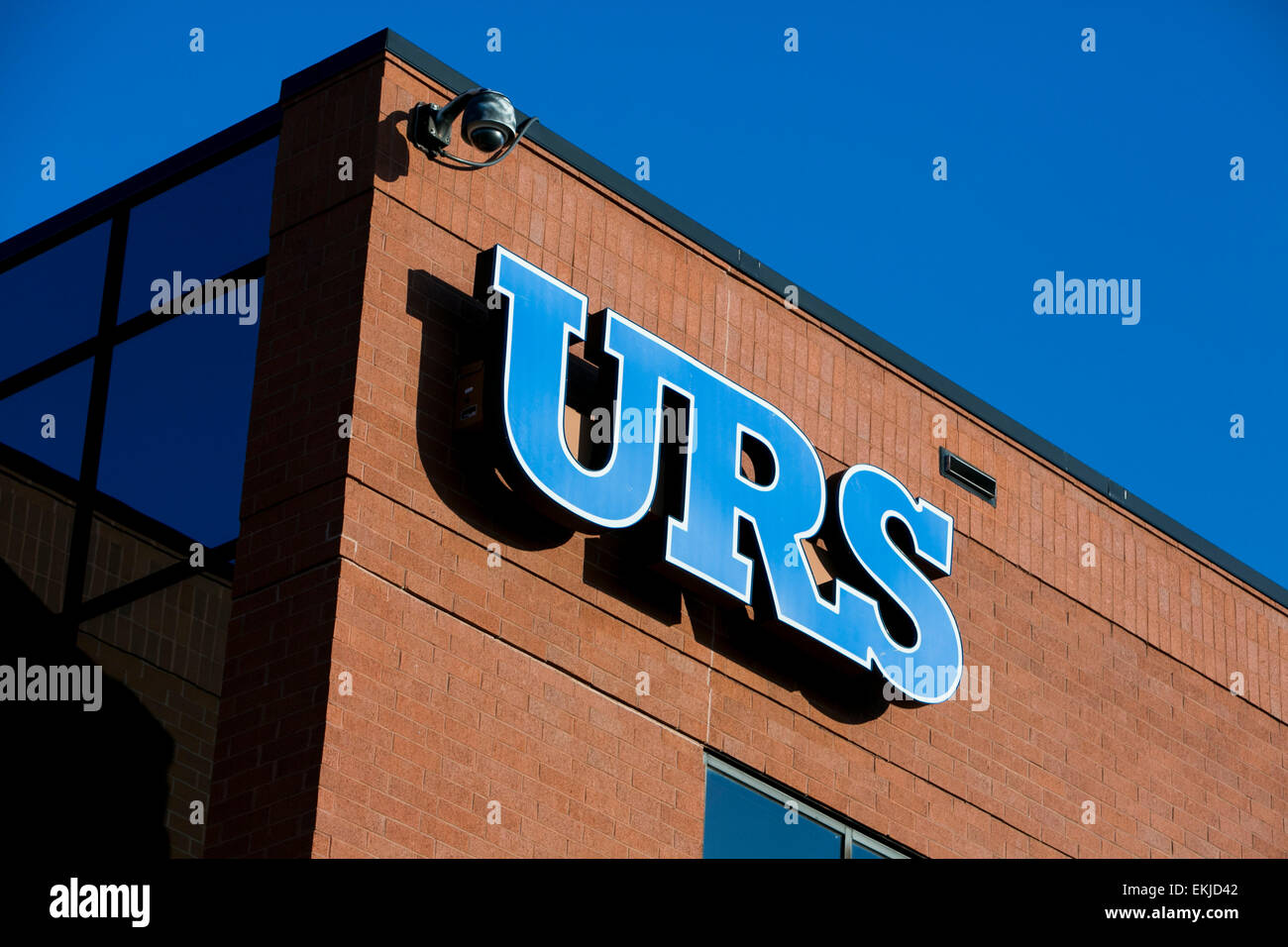 Un logo affiche à l'extérieur de l'extérieur d'un bâtiment occupé par URS. Banque D'Images