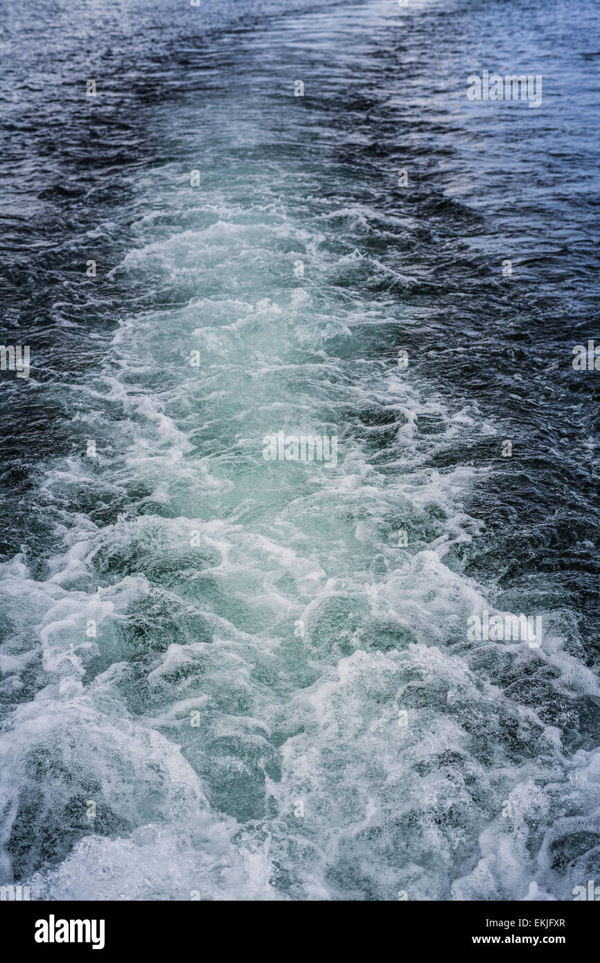 Contexte Créé des vagues mais un gros bateau - Vue de dessus Banque D'Images