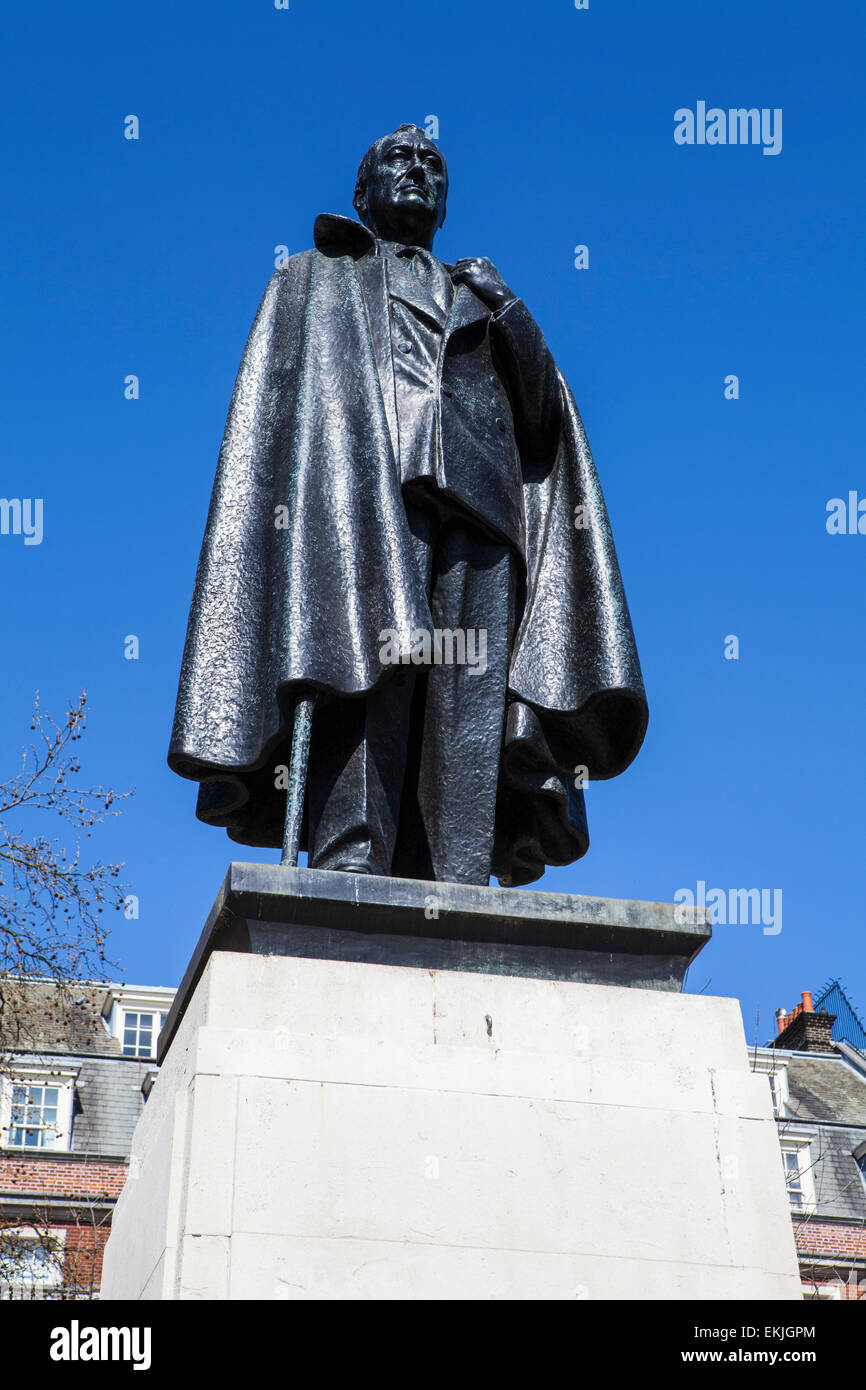 Une statue de Franklin D. Roosevelt (le 32e président des États-Unis), situé dans la région de Grosvenor Square à Londres. Banque D'Images