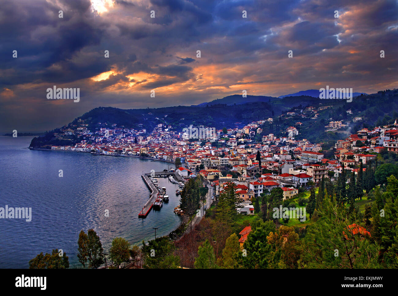 Limni, une des plus belles villes d'Evia (Eubée) Island (Grèce) autour de coucher du soleil. Banque D'Images