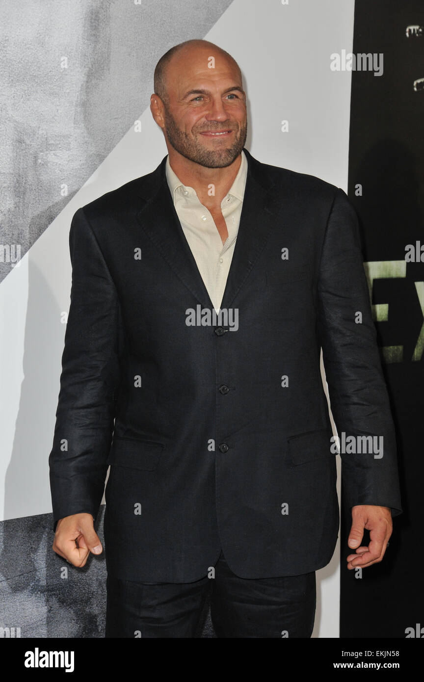 LOS ANGELES, CA - le 16 août 2012 : Randy Couture au Los Angeles première de son film 'The Expendables 2' au Grauman's Chinese Theatre, à Hollywood. Banque D'Images