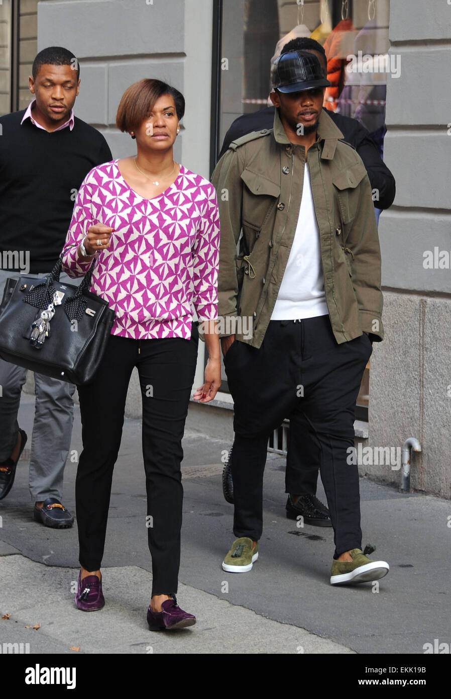 Everton FC striker Samuel Eto'o dehors et environ avec sa femme, Georgette à Milan avec : Samuel Eto'o,Georgette Eto'o Où : Milan, Italie Quand : 06 Oct 2014 Banque D'Images