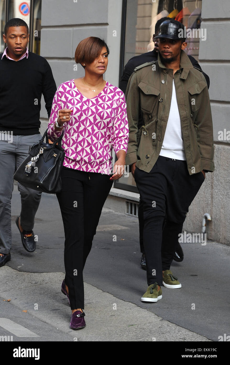 Everton FC striker Samuel Eto'o dehors et environ avec sa femme, Georgette à Milan avec : Samuel Eto'o,Georgette Eto'o Où : Milan, Italie Quand : 06 Oct 2014 Banque D'Images