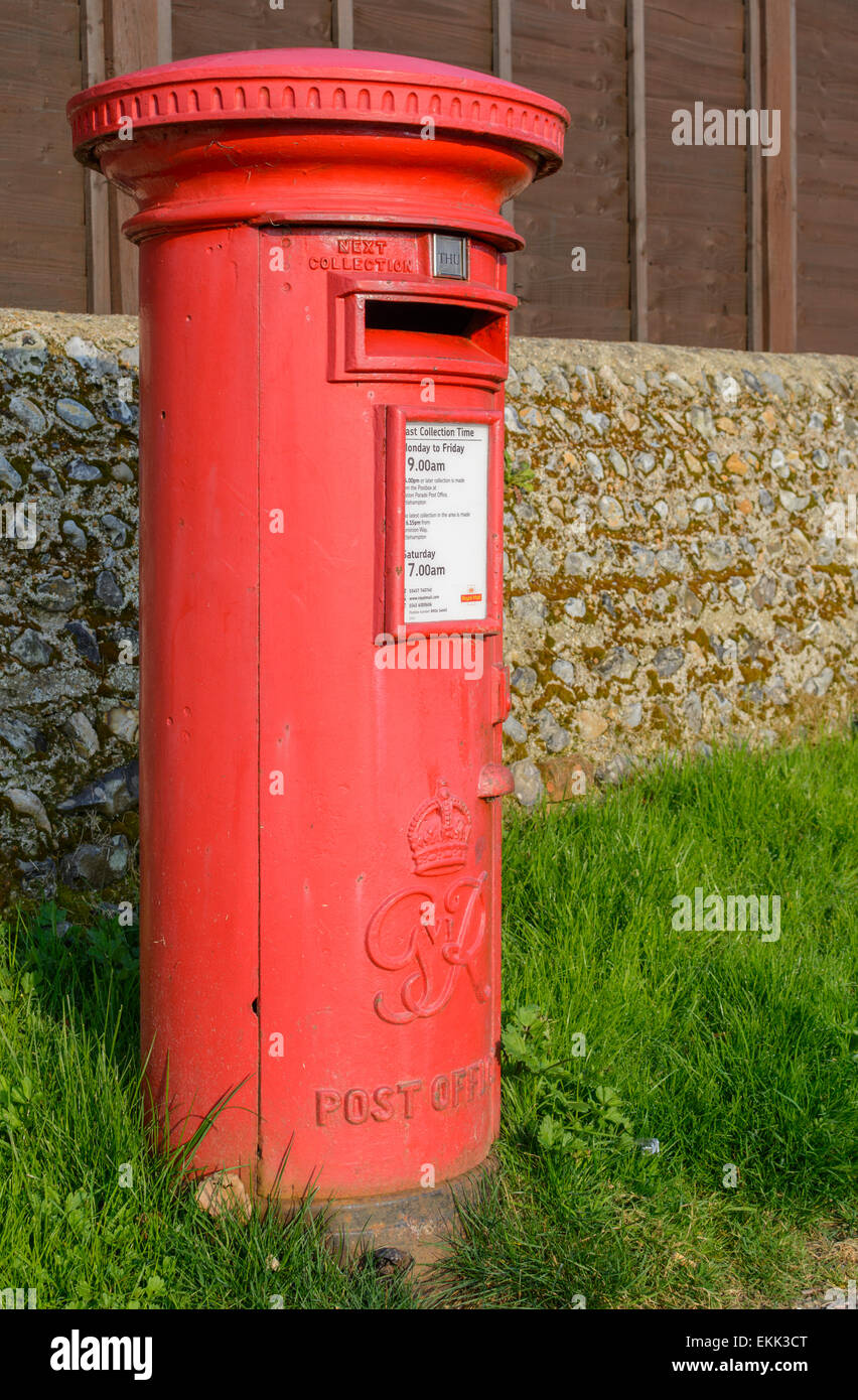 Postbox UK. Pillar Box Red Royal Mail au Royaume-Uni. Boite aux lettres rouge. Boîte aux lettres rouge. Red letter box. Boîte aux lettres rouge. Boîte aux lettres rouge. Banque D'Images