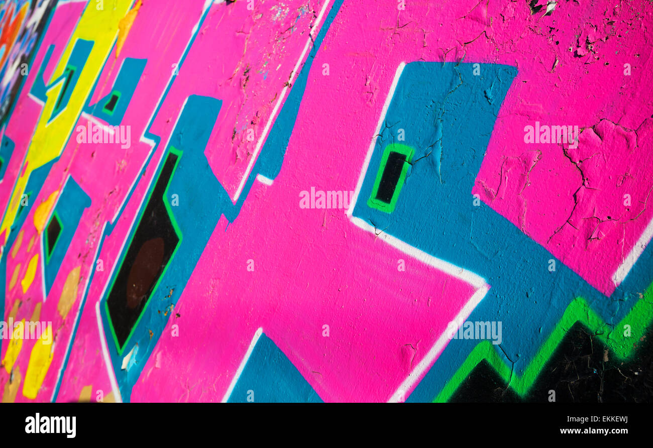 Abstract graffiti colorés plus ancien fragment de mur de béton Banque D'Images