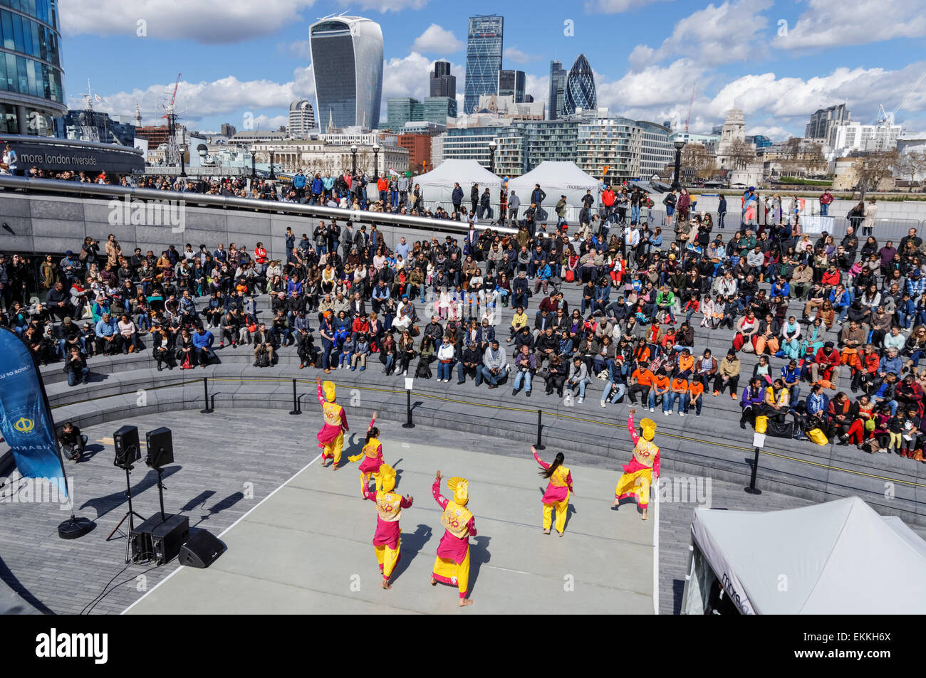 Le Vaisakhi (le nouvel an sikh) Festival de célébrations à l'Hôtel de Ville et de l'écope à Londres, Angleterre Royaume-Uni UK Banque D'Images