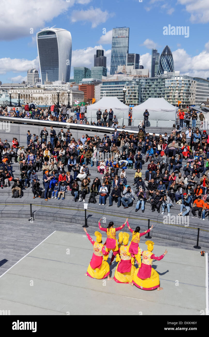 Le Vaisakhi (le nouvel an sikh) Festival de célébrations à l'Hôtel de Ville et de l'écope à Londres, Angleterre Royaume-Uni UK Banque D'Images
