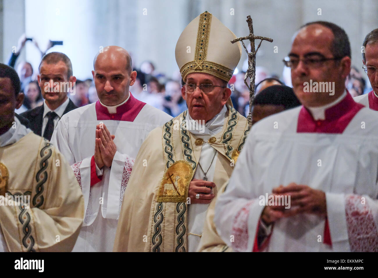 La Basilique Saint-Pierre, Vatican. 11 avril, 2015. Pape Francis publication Cérémonie Bulle Année Sainte de miséricorde : crédit facile vraiment Star/Alamy Live News Banque D'Images