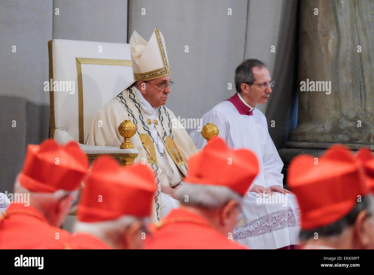 La Basilique Saint-Pierre, Vatican. 11 avril, 2015. Pape Francis publication Cérémonie Bulle Année Sainte de miséricorde : crédit facile vraiment Star/Alamy Live News Banque D'Images