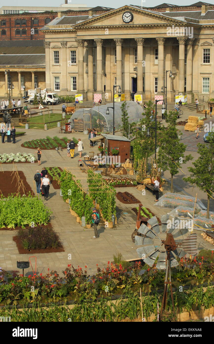 Une fenêtre pop-up avec des acteurs agricoles français à l'extérieur Gandia Gare célèbre le Tour de France ayant lieu dans le Yorkshire, 2014 Banque D'Images