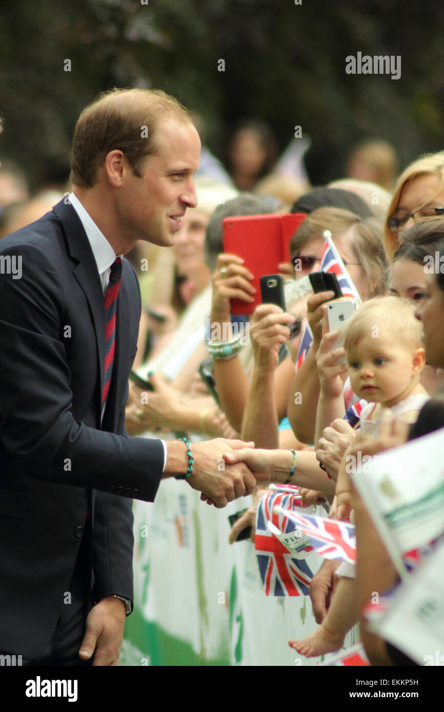 Le prince William répond aux bienfaiteurs au War Memorial Park à Coventry, Royaume-Uni - juillet 2014. Banque D'Images