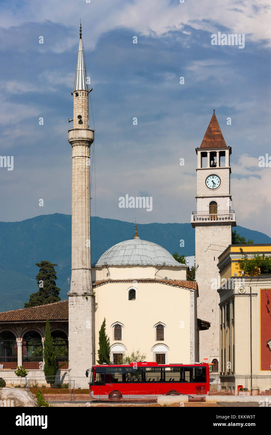 La mosquée Et'hem Bey et tour de l'horloge, Tirana, Albanie Banque D'Images