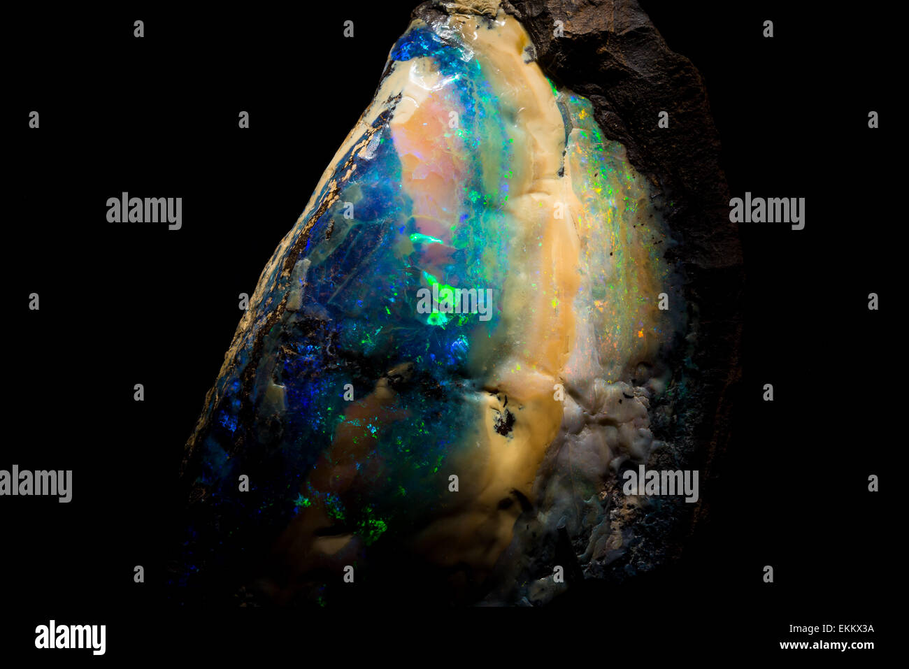 Opal, une silice amorphe, avec multi-couleur feu. Banque D'Images