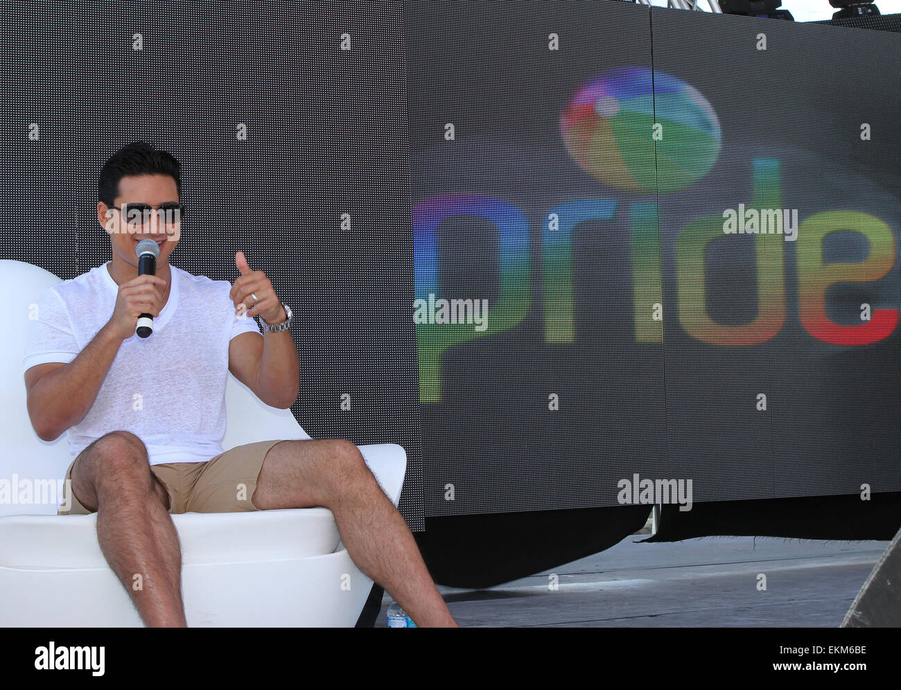 Miami Beach, Floride, USA. 11 avril, 2015. L'animateur de télévision Mario Lopez répond aux questions lors d'un point de presse. M. Lopez est de servir comme Grand prévôt de la 7e édition de la Gay Pride Festival de Miami Beach à Miami Beach, en Floride, le 11 avril, 2015. Credit : Sean Drakes/Alamy Live News Banque D'Images