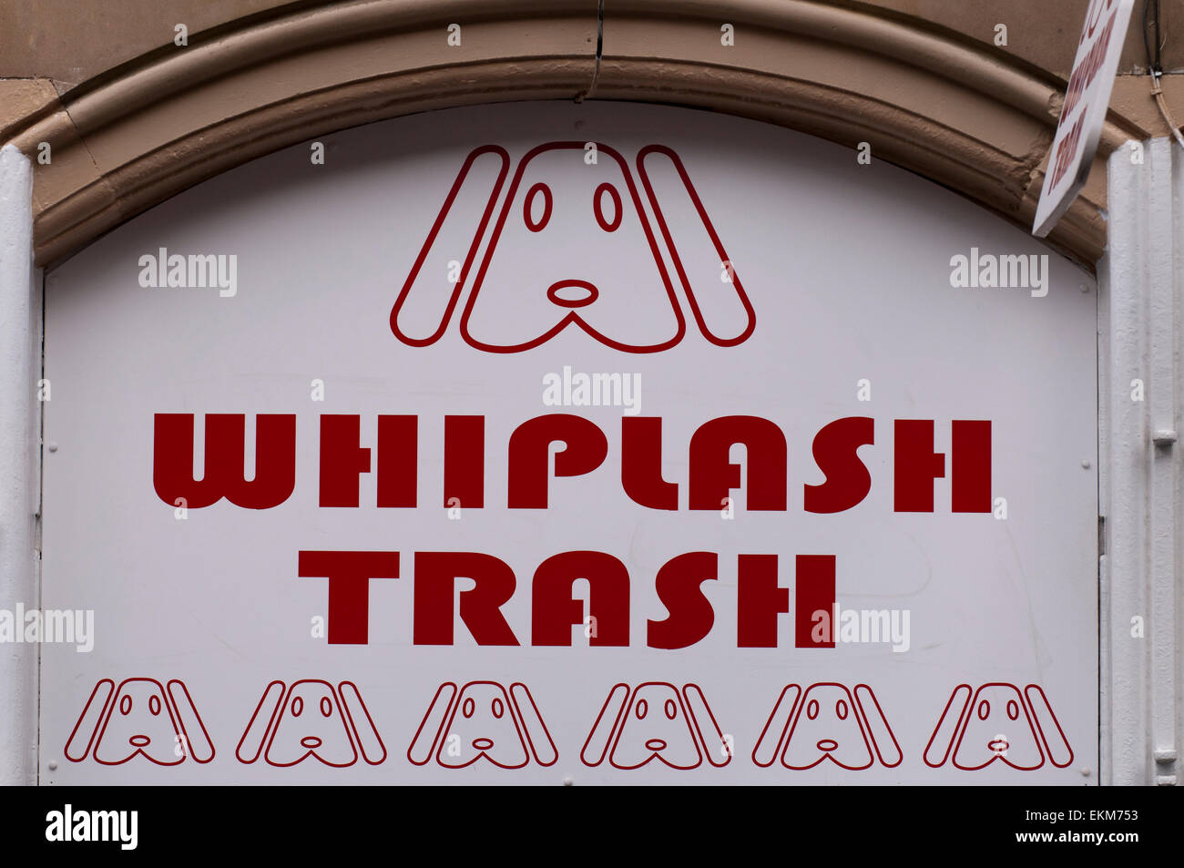 Whiplash corbeille, un salon de tatouage et piercing. Banque D'Images