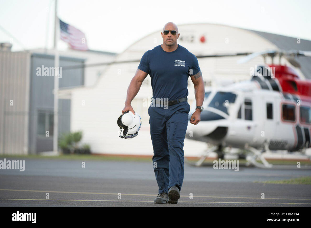 San Andreas est un prochain film catastrophe américain réalisé par Brad Peyton et écrit par Allan Loeb, Carlton Cuse, Carey Hayes et Chad Hayes, basé sur le script original par Jeremy Passmore et Andre Fabrizio. Cette photo est pour un usage éditorial uniquement et est l'auteur de la société film et/ou le photographe attribué par le film ou la société de production et ne peut être reproduite que par des publications dans le cadre de la promotion du film ci-dessus. Un crédit obligatoire pour l'entreprise de film est nécessaire. Banque D'Images