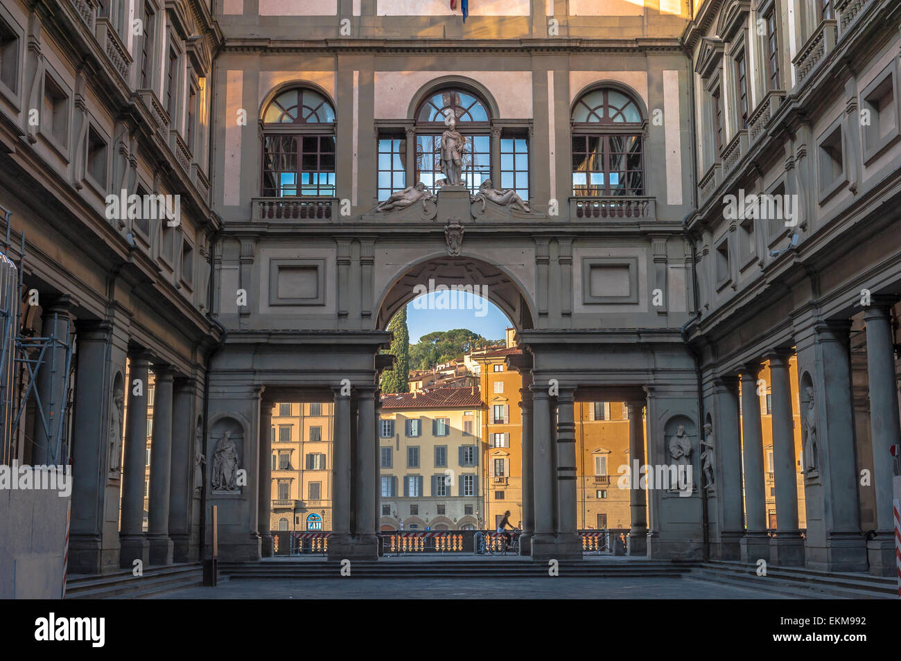 Musée des Offices de Florence, vue sur la cour de la Galerie des Offices - la Piazzale degli Uffizi - à Florence, Florence, Toscane, Italie. Banque D'Images