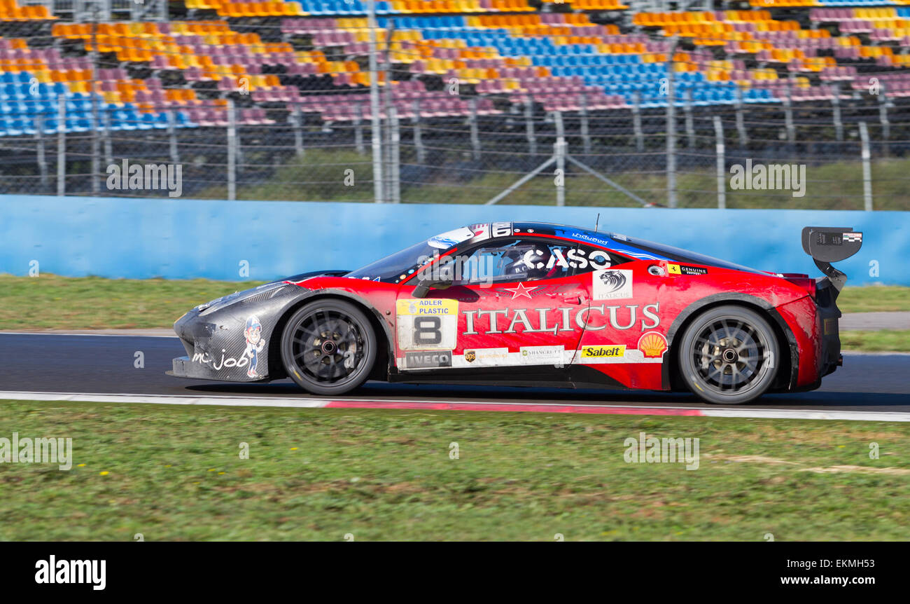 ISTANBUL, TURQUIE - 25 octobre 2014 : les disques durs de l'UDASAC Dario Ferrari 458 Challenge EVO de Rossocorsa Pellin au cours de l'équipe de course Ferrari Banque D'Images